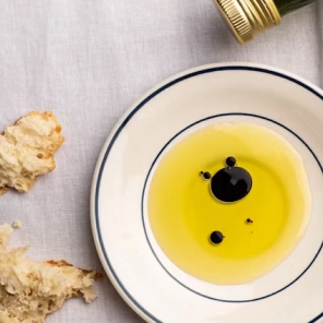 ナッツ類やオリーブオイルなどの健康的な脂質