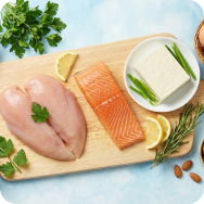 鶏むね肉、魚、豆腐などの良質なタンパク質